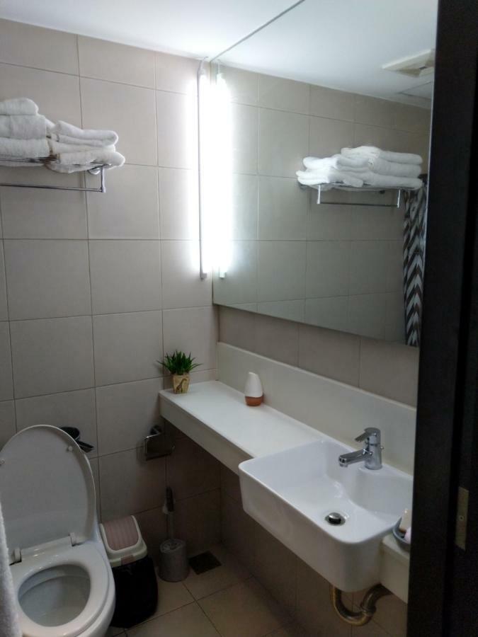 2 Bedroom Portovita Tower 12-A Манила Экстерьер фото